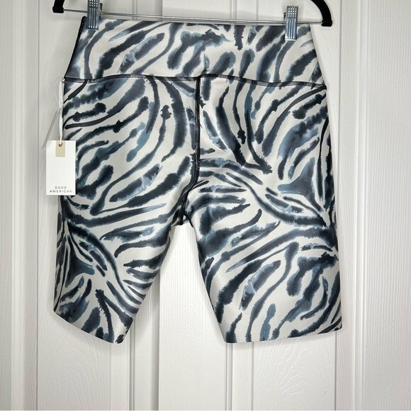 Good American Reversible Bike Shorts - Picture 3 of 6